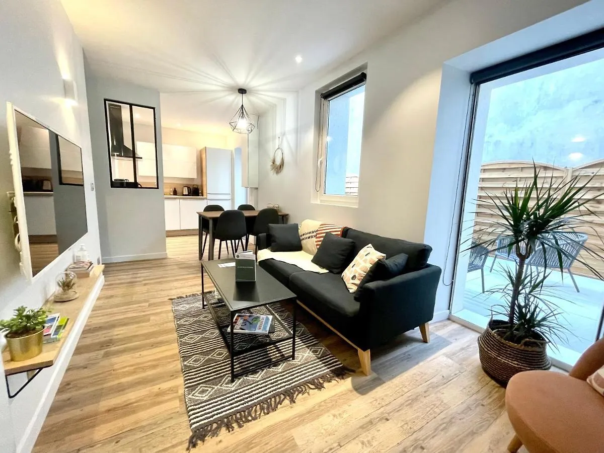 Appartement Le Patio**** T3 avec terrasse, centre d'Aix-les-B. à Aix-les-Bains France