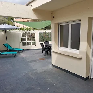 T2 Grande Terrasse Comme Une Maison 8 Min Des Plages Toulon